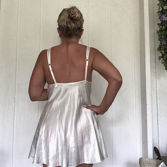 VINTAGE VICTORIAS SECRET IVORY SATIN SLIP DRESS LARGE NWOT - Picture 4 of 16